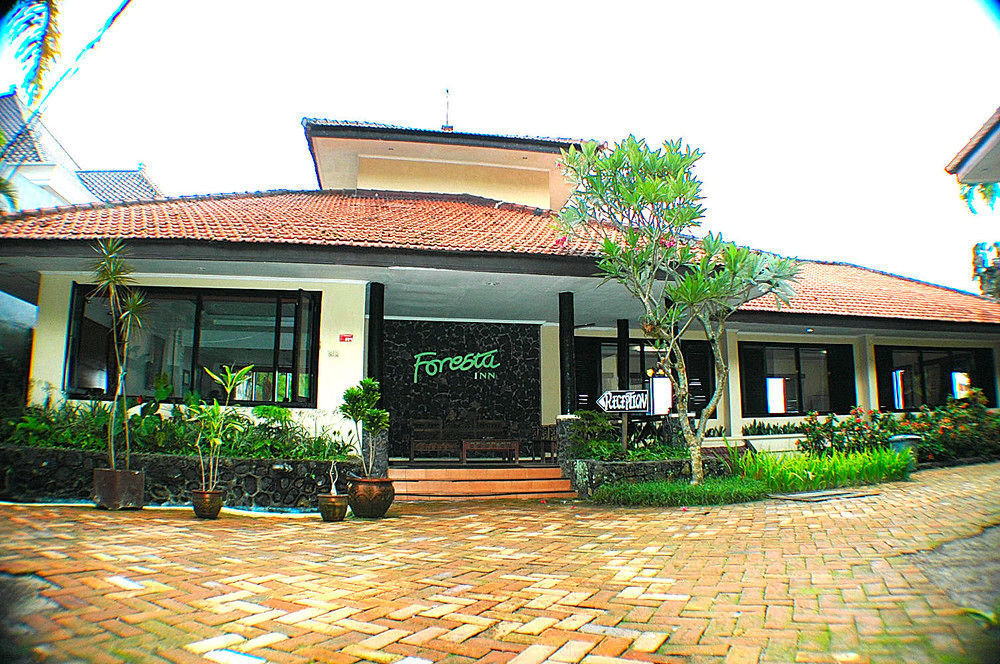 Foresta Inn Family Resort Prigen Kültér fotó