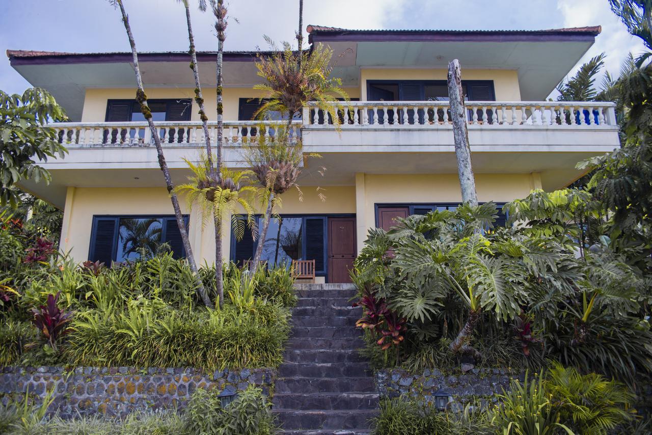 Foresta Inn Family Resort Prigen Kültér fotó