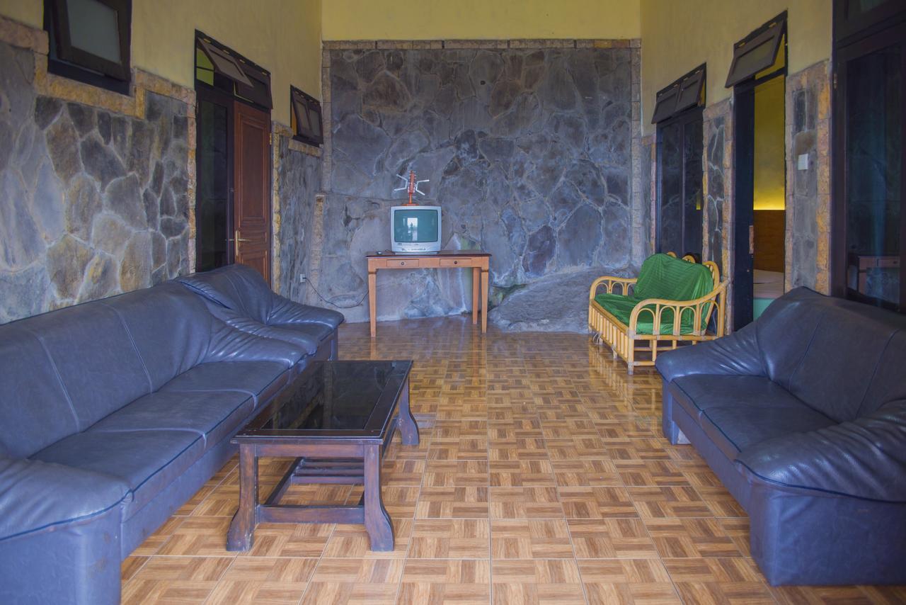Foresta Inn Family Resort Prigen Kültér fotó